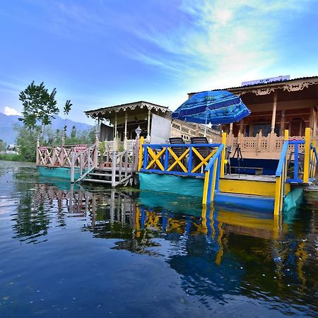 Отель Golden Hopes Group Of Houseboats Сринагар Экстерьер фото