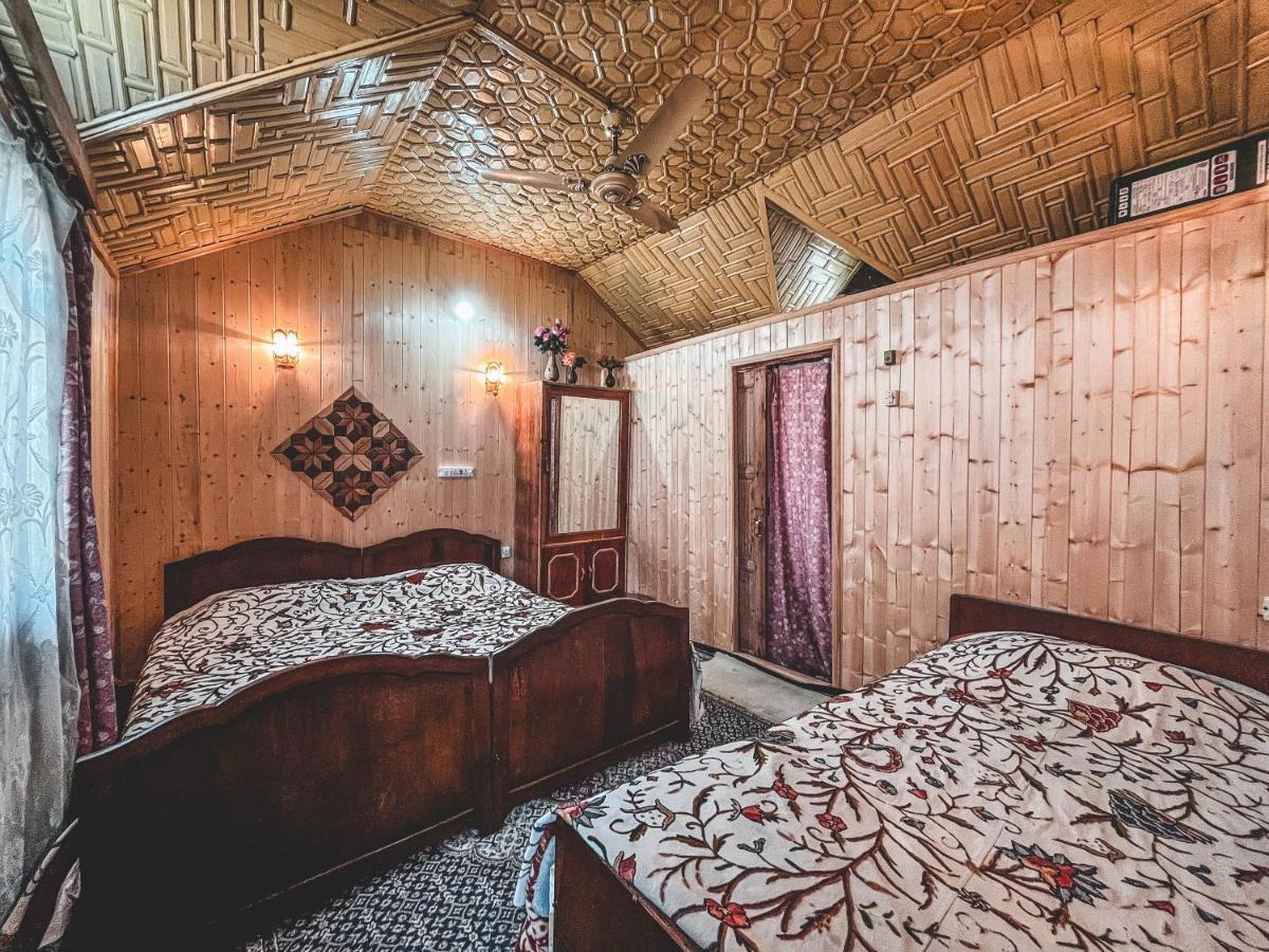 Отель Golden Hopes Group Of Houseboats Сринагар Экстерьер фото