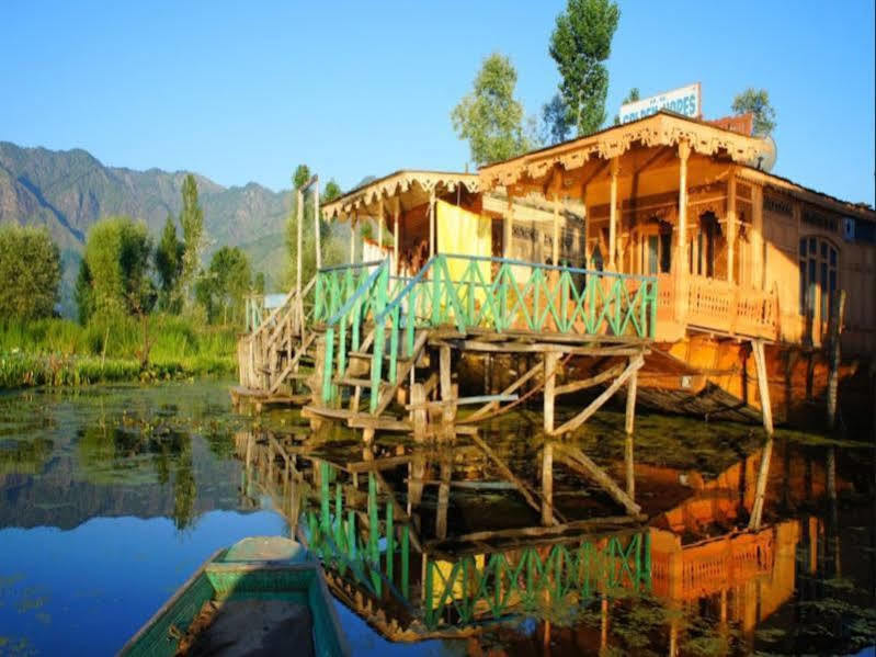 Отель Golden Hopes Group Of Houseboats Сринагар Экстерьер фото