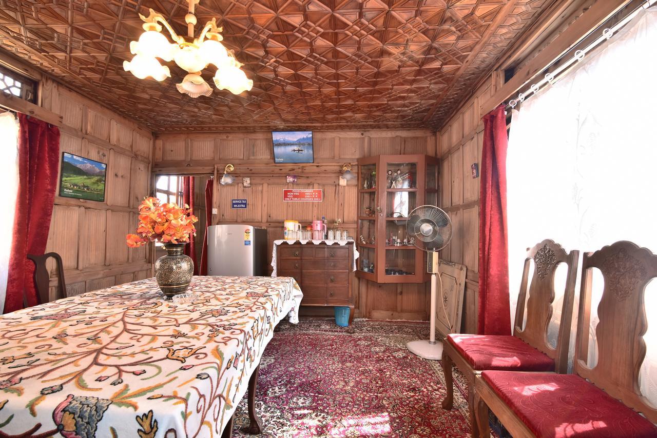 Отель Golden Hopes Group Of Houseboats Сринагар Экстерьер фото