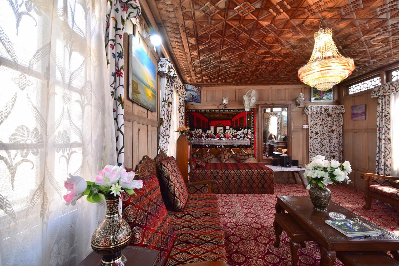 Отель Golden Hopes Group Of Houseboats Сринагар Экстерьер фото