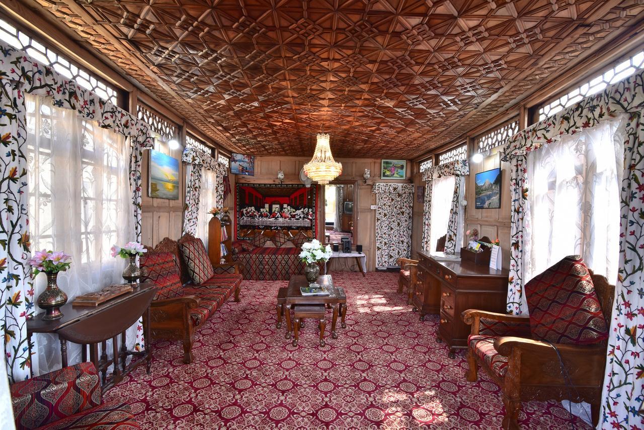 Отель Golden Hopes Group Of Houseboats Сринагар Экстерьер фото