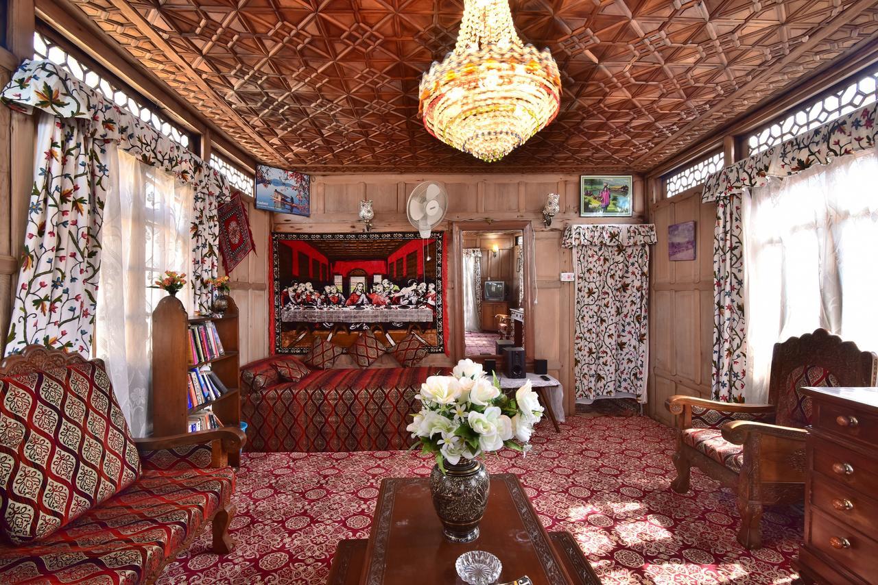 Отель Golden Hopes Group Of Houseboats Сринагар Экстерьер фото