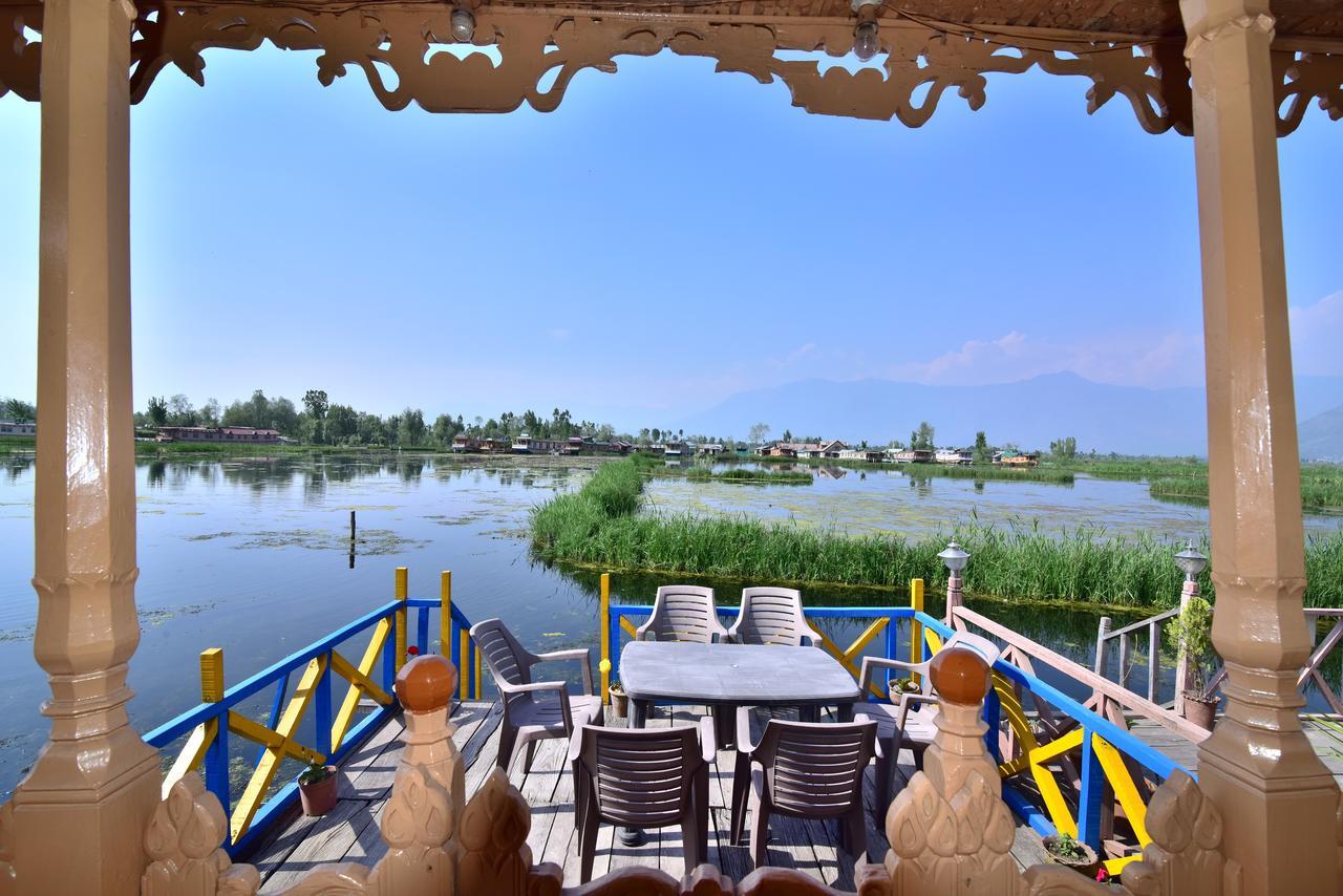 Отель Golden Hopes Group Of Houseboats Сринагар Экстерьер фото
