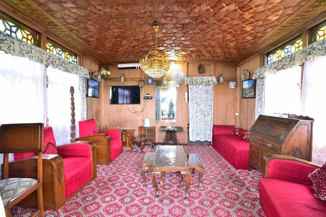 Отель Golden Hopes Group Of Houseboats Сринагар Экстерьер фото