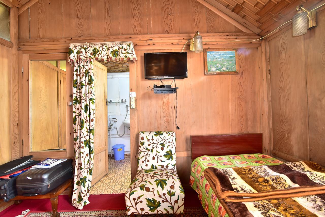 Отель Golden Hopes Group Of Houseboats Сринагар Экстерьер фото