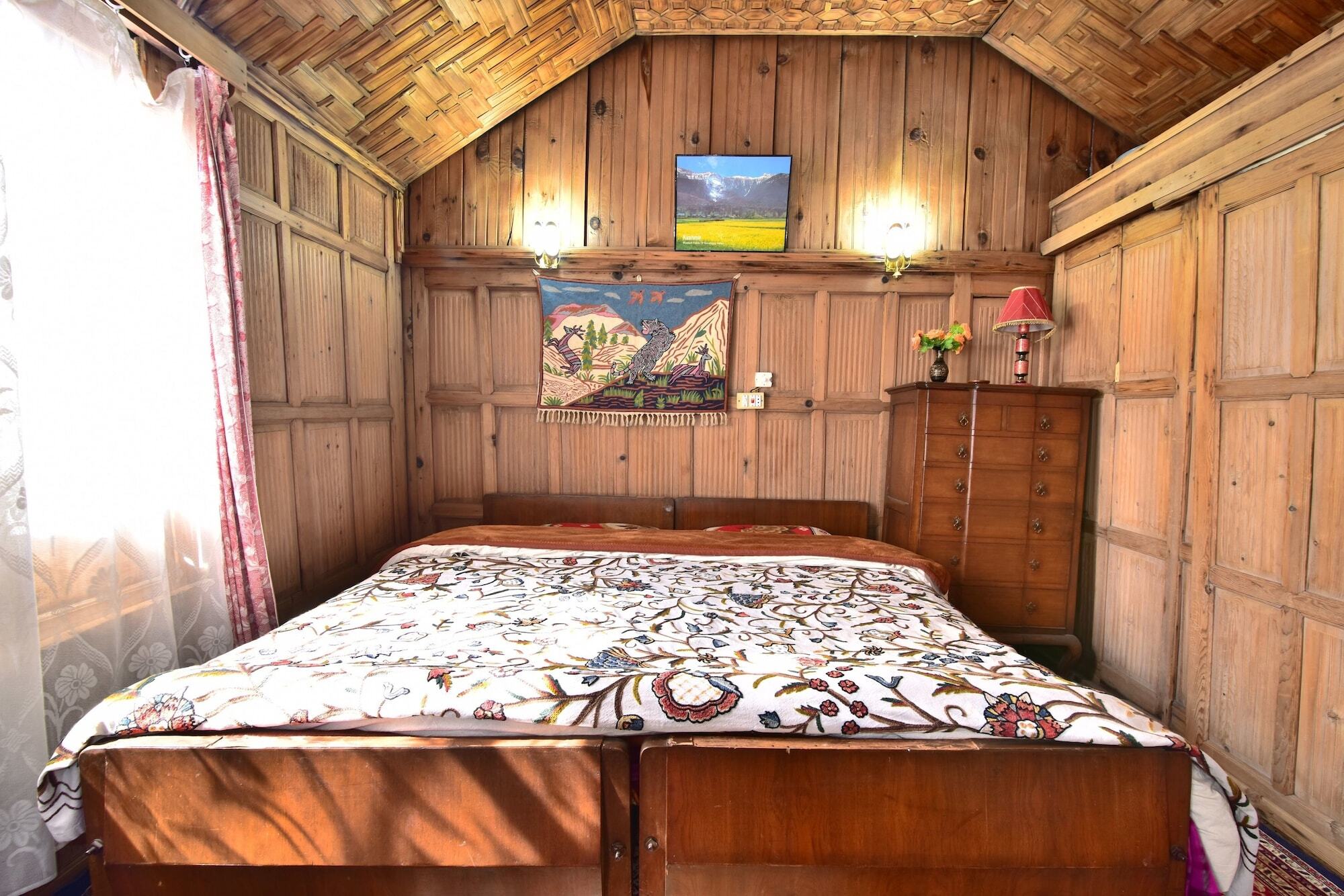 Отель Golden Hopes Group Of Houseboats Сринагар Экстерьер фото